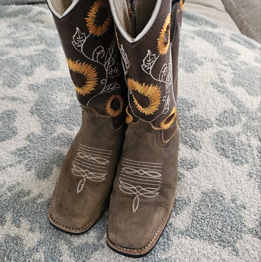 Brown Embroidered Cowboy Boots